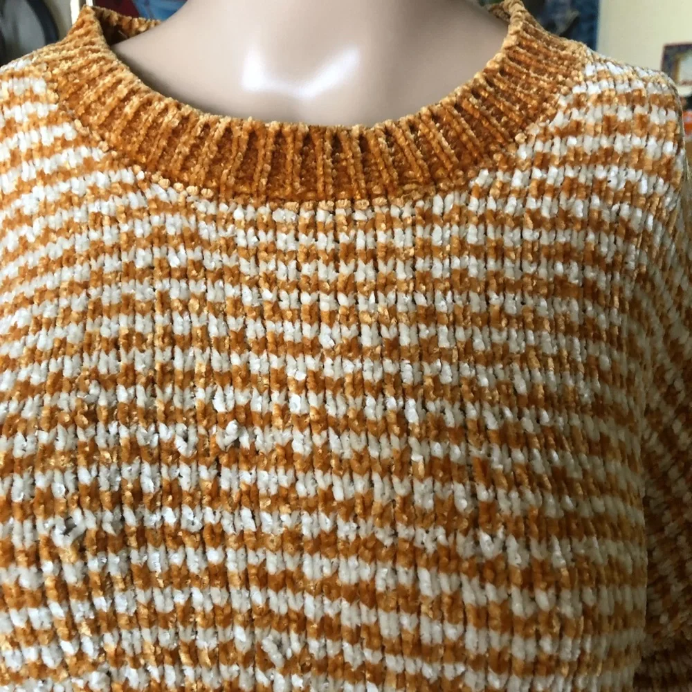 Vintage Chenille Sweater - Picture 5 of 5